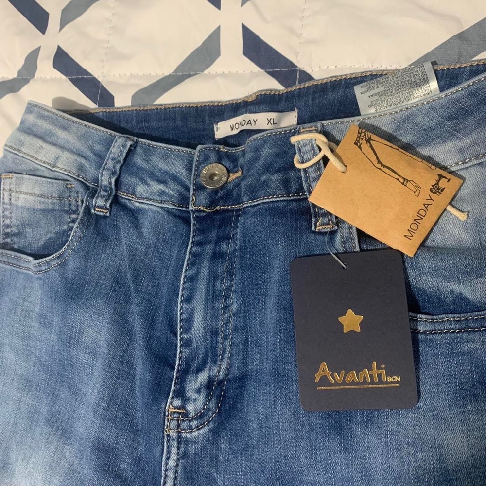 Blue high wasted jeans